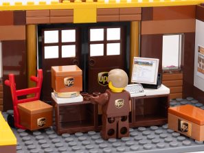 UPS-Store-Lego-3